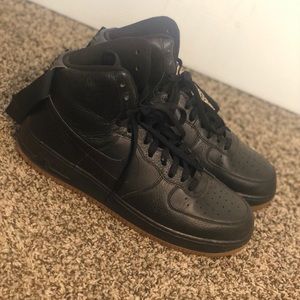 Gently Used Nike Air Force 1 07